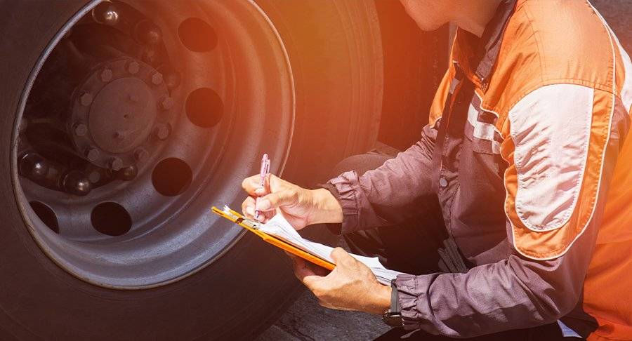 A truck driver does an inspection on his truck and fills out his DVIR.