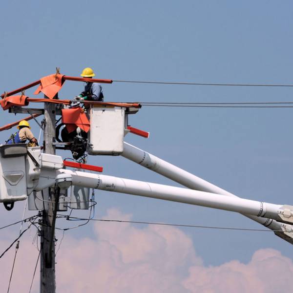 Electric professionals working