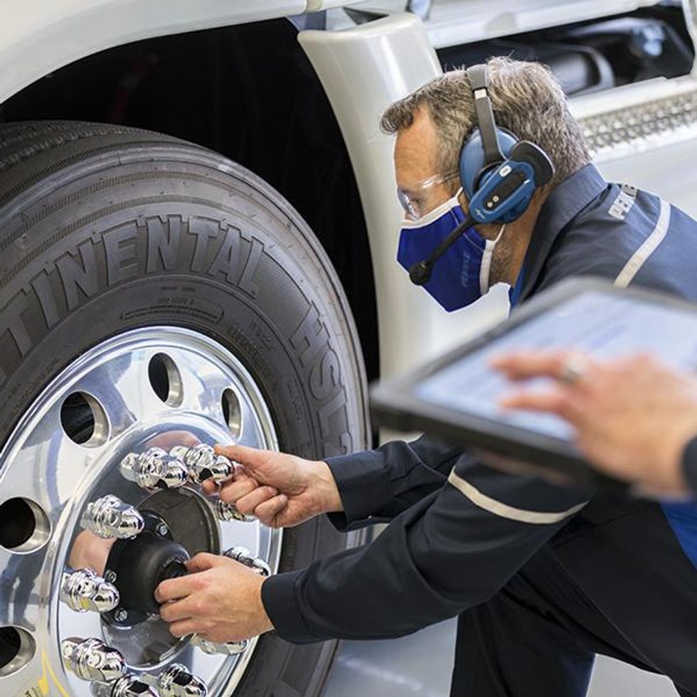 Penske Truck Leasing Uses Technology to Control Maintenance Costs and Drive Uptime