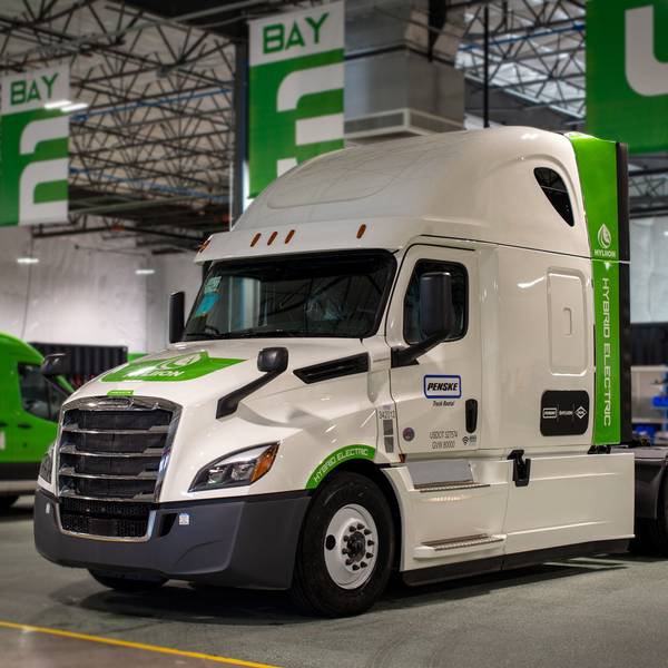 Penske Hyliion Dana Hybrid Cascadia