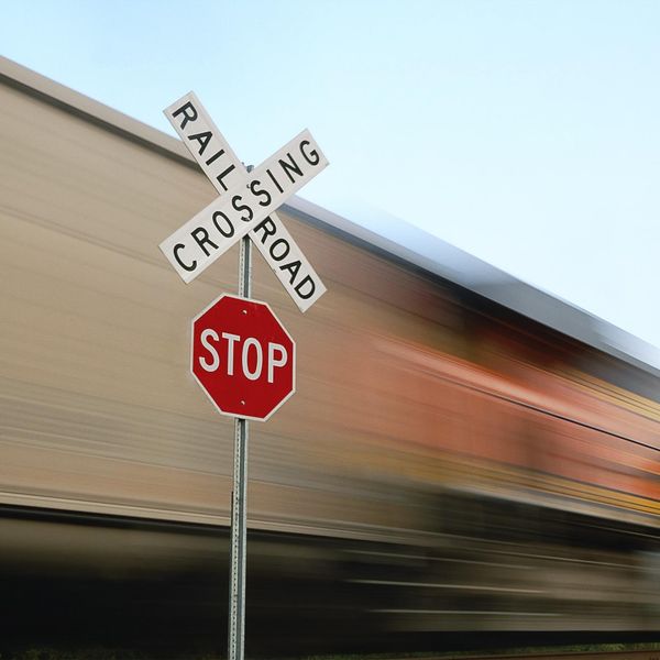 Safety Alert: Pay Close Attention at Railroad Crossings - Penske